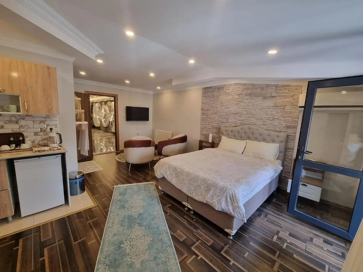 הקונטקטים של Ata Suit Hotel